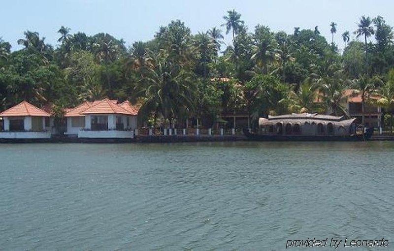 Hotel Club Mahindra Ashtamudi Nīndakara Exteriér fotografie