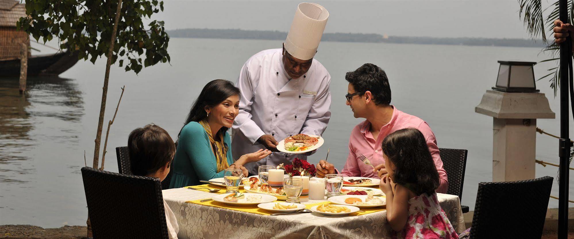 Hotel Club Mahindra Ashtamudi Nīndakara Exteriér fotografie