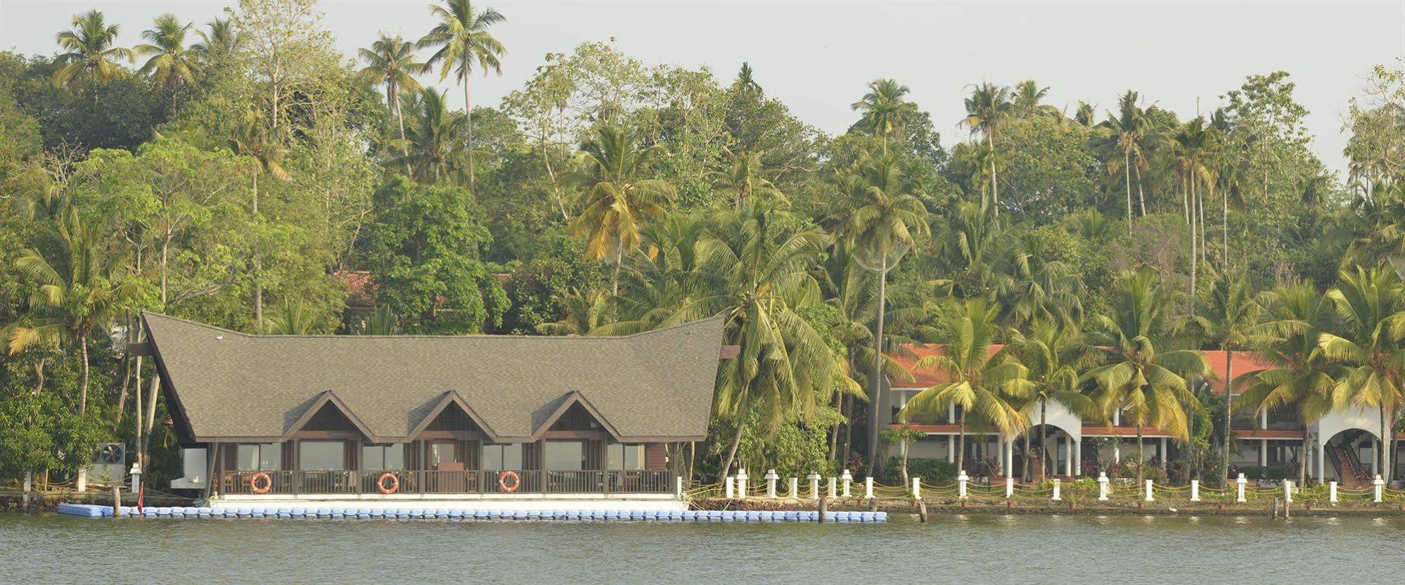 Hotel Club Mahindra Ashtamudi Nīndakara Exteriér fotografie